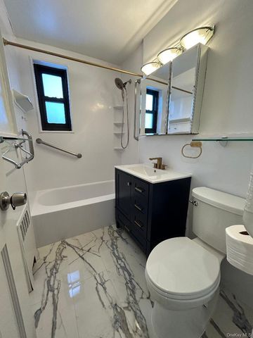 16-41 160 6-420, Whitestone, NY 11357