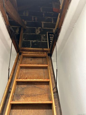 16-41 160 6-420, Whitestone, NY 11357