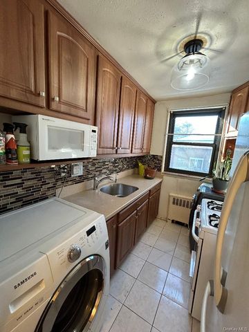 16-41 160 6-420, Whitestone, NY 11357