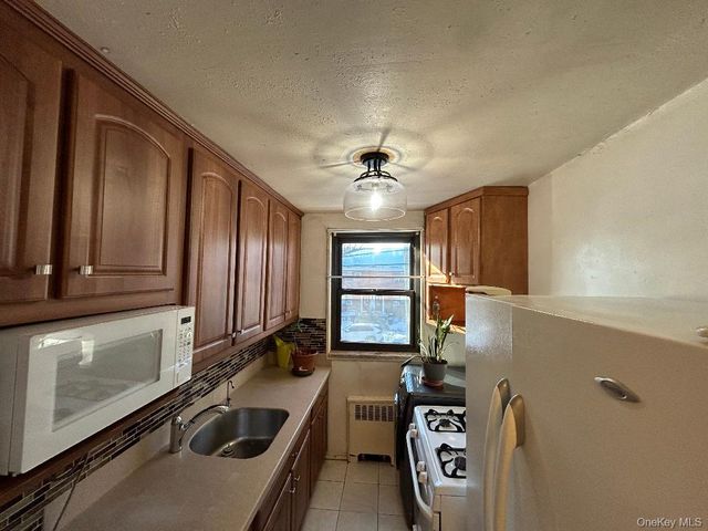 16-41 160 6-420, Whitestone, NY 11357