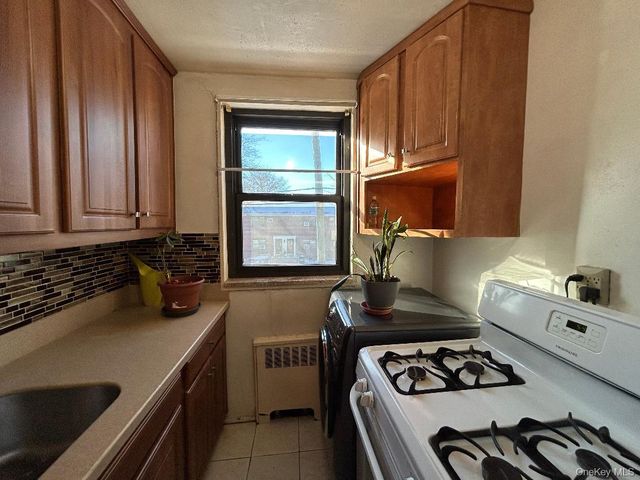 16-41 160 6-420, Whitestone, NY 11357