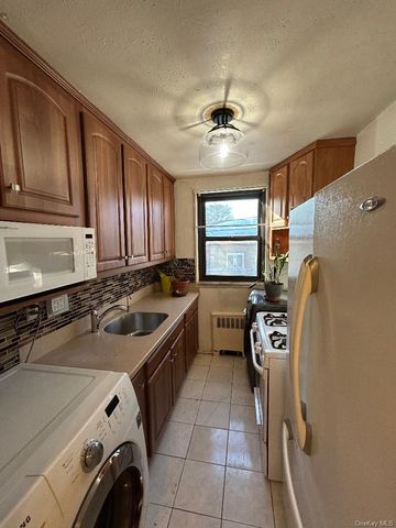 16-41 160 6-420, Whitestone, NY 11357