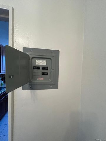 16-41 160 6-420, Whitestone, NY 11357