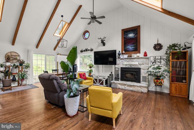 206 ENGLISH MUFFIN CT, Berkeley Springs, WV 25411