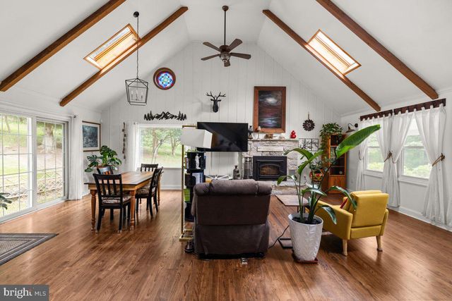 206 ENGLISH MUFFIN CT, Berkeley Springs, WV 25411