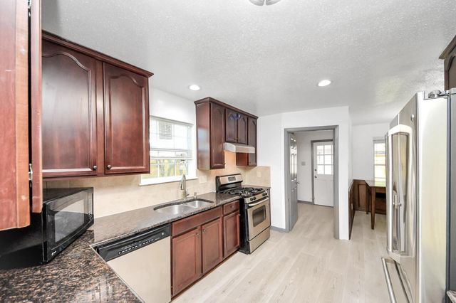 2322 Bright Meadows Drive, Missouri City, TX 77489