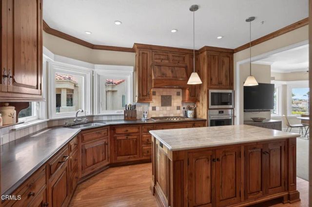 1753 Emerald Isle Way, Oxnard, CA 93035