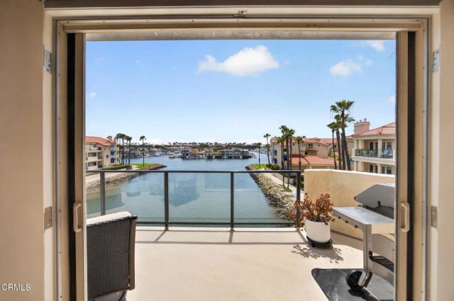 1753 Emerald Isle Way, Oxnard, CA 93035