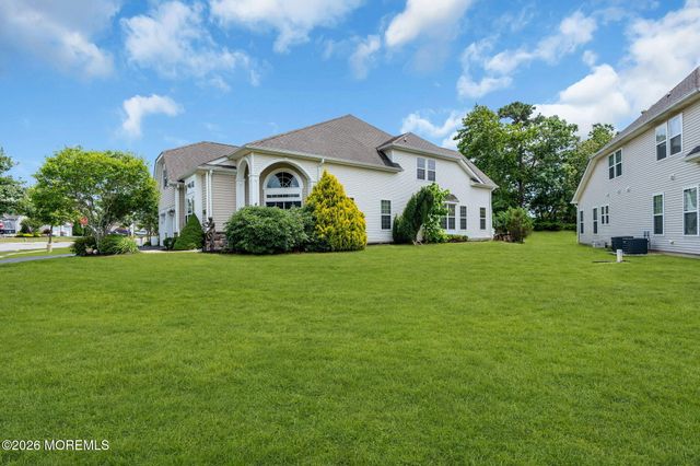 11 Mulberry Drive, Manahawkin, NJ 08050