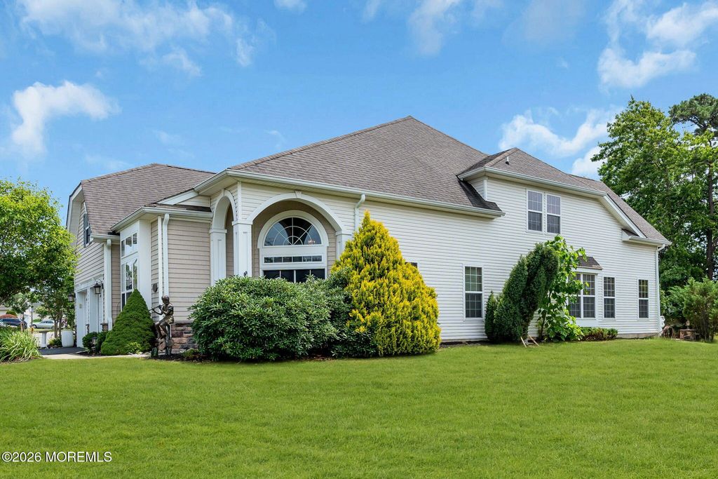 11 Mulberry Drive, Manahawkin, NJ 08050