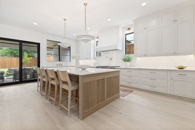 6803 Casa Loma Avenue, Dallas, TX 75214