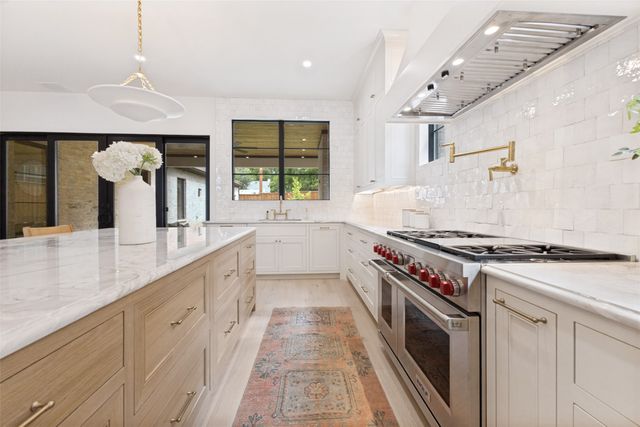 6803 Casa Loma Avenue, Dallas, TX 75214