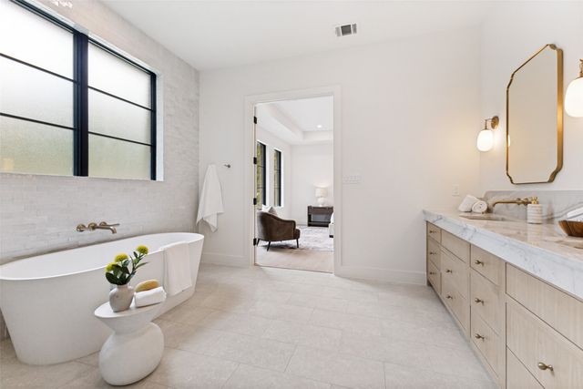 6803 Casa Loma Avenue, Dallas, TX 75214