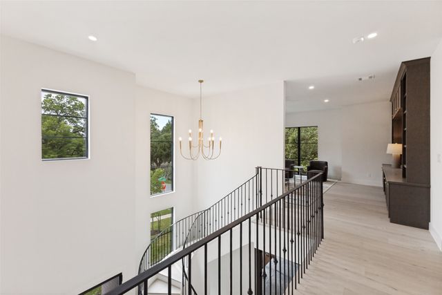 6803 Casa Loma Avenue, Dallas, TX 75214