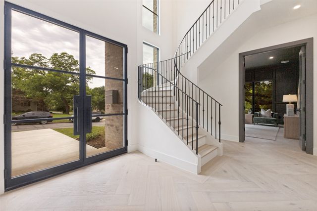 6803 Casa Loma Avenue, Dallas, TX 75214
