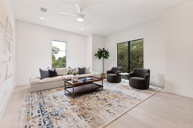 6803 Casa Loma Avenue, Dallas, TX 75214