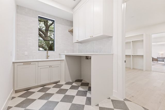 6803 Casa Loma Avenue, Dallas, TX 75214
