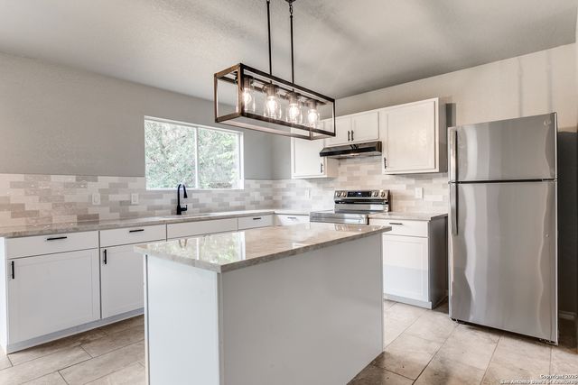 9015 Sycamore, San Antonio, TX 78245