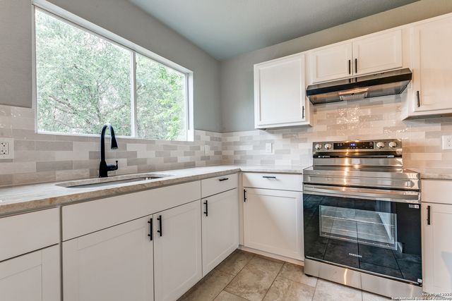 9015 Sycamore, San Antonio, TX 78245