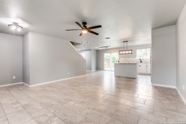 9015 Sycamore, San Antonio, TX 78245