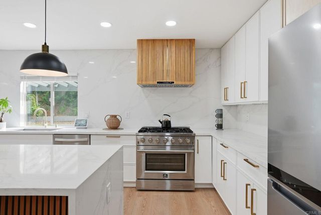 4716 Murat Pl, San Diego, CA 92117