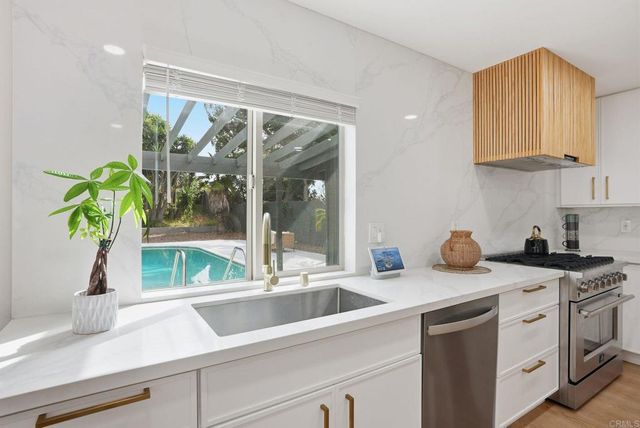 4716 Murat Pl, San Diego, CA 92117