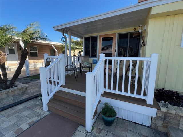 11300 124TH AVENUE 33, Largo, FL 33778