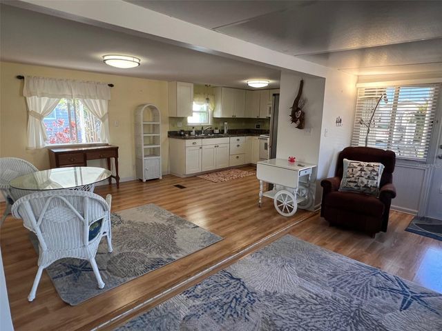 11300 124TH AVENUE 33, Largo, FL 33778