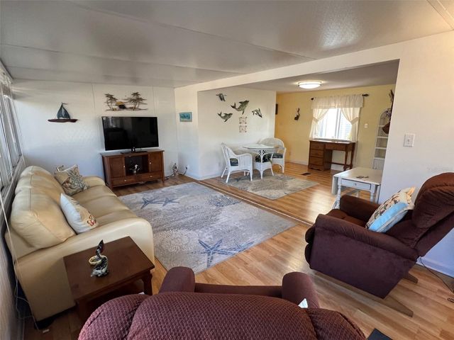 11300 124TH AVENUE 33, Largo, FL 33778