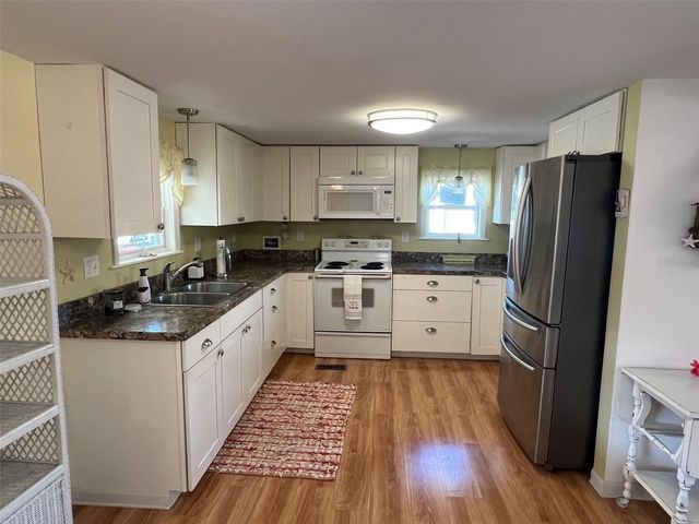 11300 124TH AVENUE 33, Largo, FL 33778