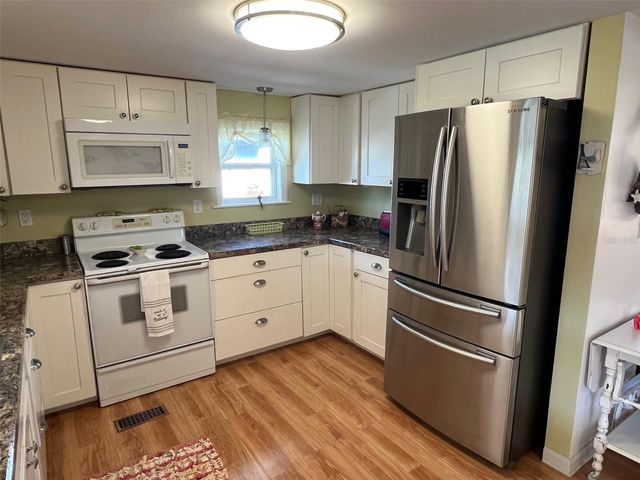 11300 124TH AVENUE 33, Largo, FL 33778