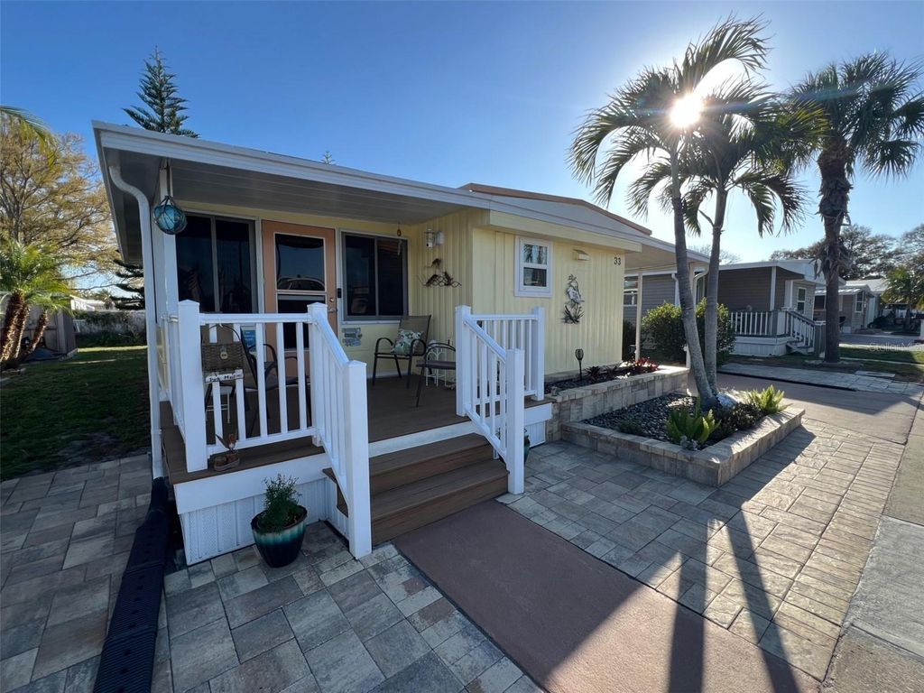 11300 124TH AVENUE 33, Largo, FL 33778