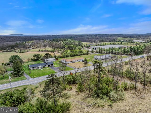 11195 VALLEY RD, Berkeley Springs, WV 25411