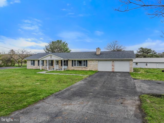 11195 VALLEY RD, Berkeley Springs, WV 25411