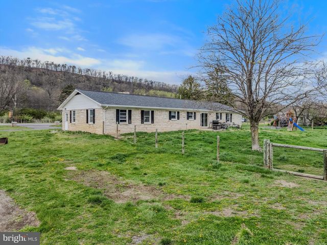 11195 VALLEY RD, Berkeley Springs, WV 25411