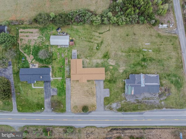 11195 VALLEY RD, Berkeley Springs, WV 25411