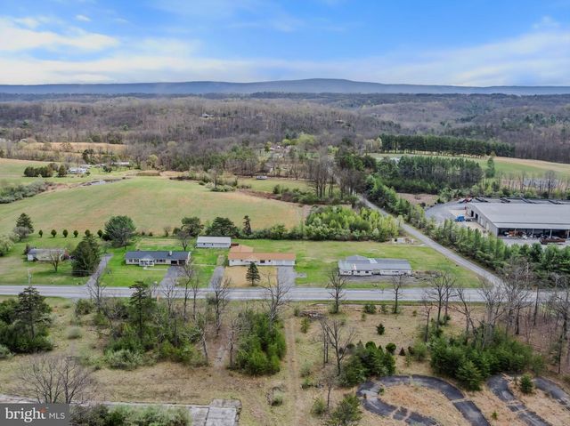 11195 VALLEY RD, Berkeley Springs, WV 25411