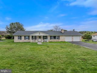 11195 VALLEY RD, Berkeley Springs, WV 25411