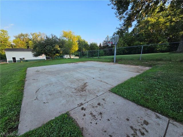 11227 William Penn Avenue NE, Hartville, OH 44632