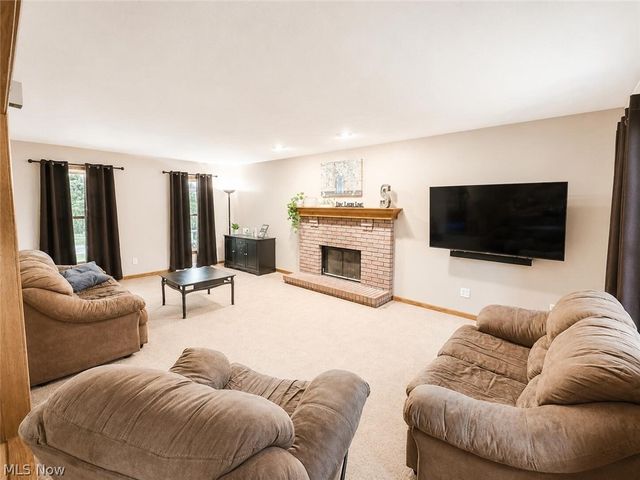 11227 William Penn Avenue NE, Hartville, OH 44632