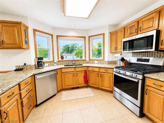 11227 William Penn Avenue NE, Hartville, OH 44632