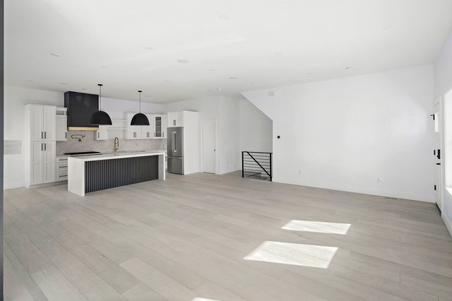 21 Woodbine St 21, Somerville, MA 02143