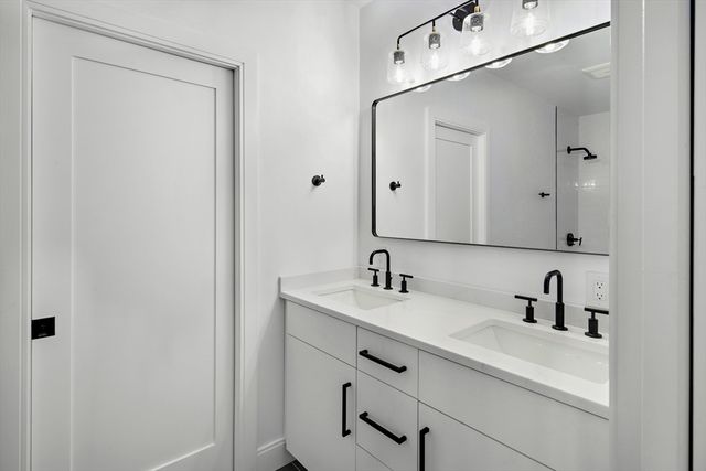 21 Woodbine St 21, Somerville, MA 02143