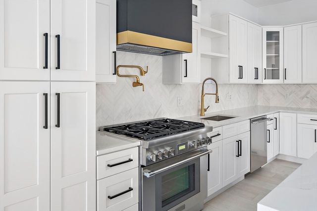 21 Woodbine St 21, Somerville, MA 02143