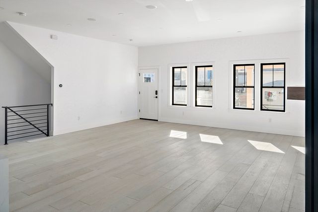 21 Woodbine St 21, Somerville, MA 02143