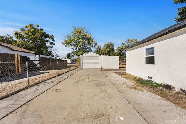 116 E Warren Avenue, Bakersfield, CA 93308