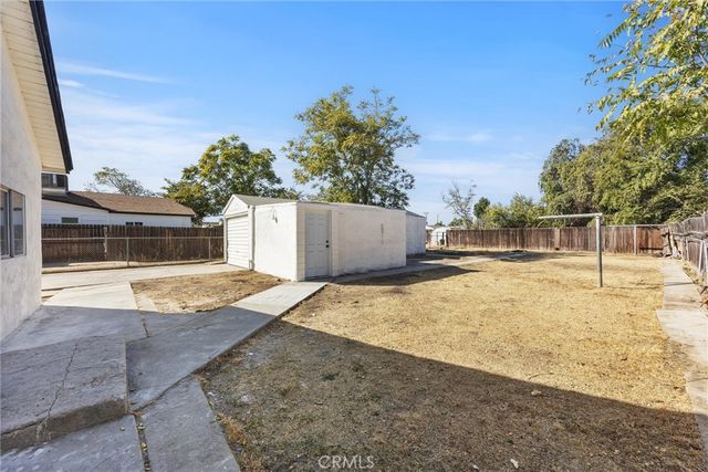116 E Warren Avenue, Bakersfield, CA 93308