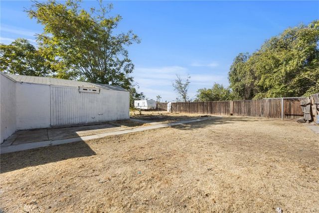 116 E Warren Avenue, Bakersfield, CA 93308