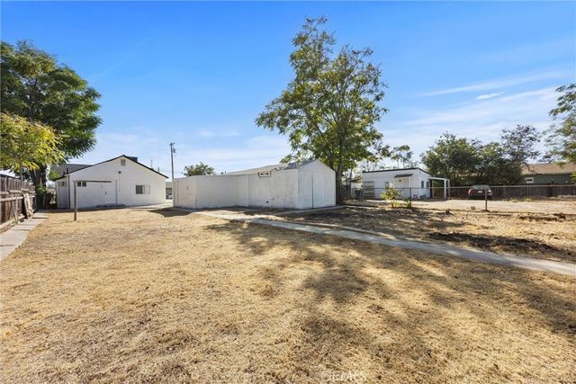 116 E Warren Avenue, Bakersfield, CA 93308