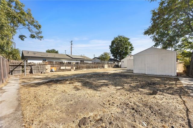 116 E Warren Avenue, Bakersfield, CA 93308